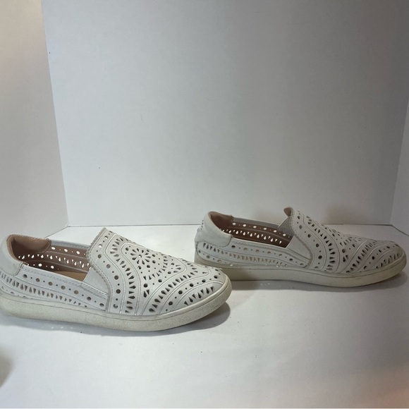 UGG White slip sneakers with Perforated Design. women’s shoes size 9.5. Preowned - Picture 3 of 9